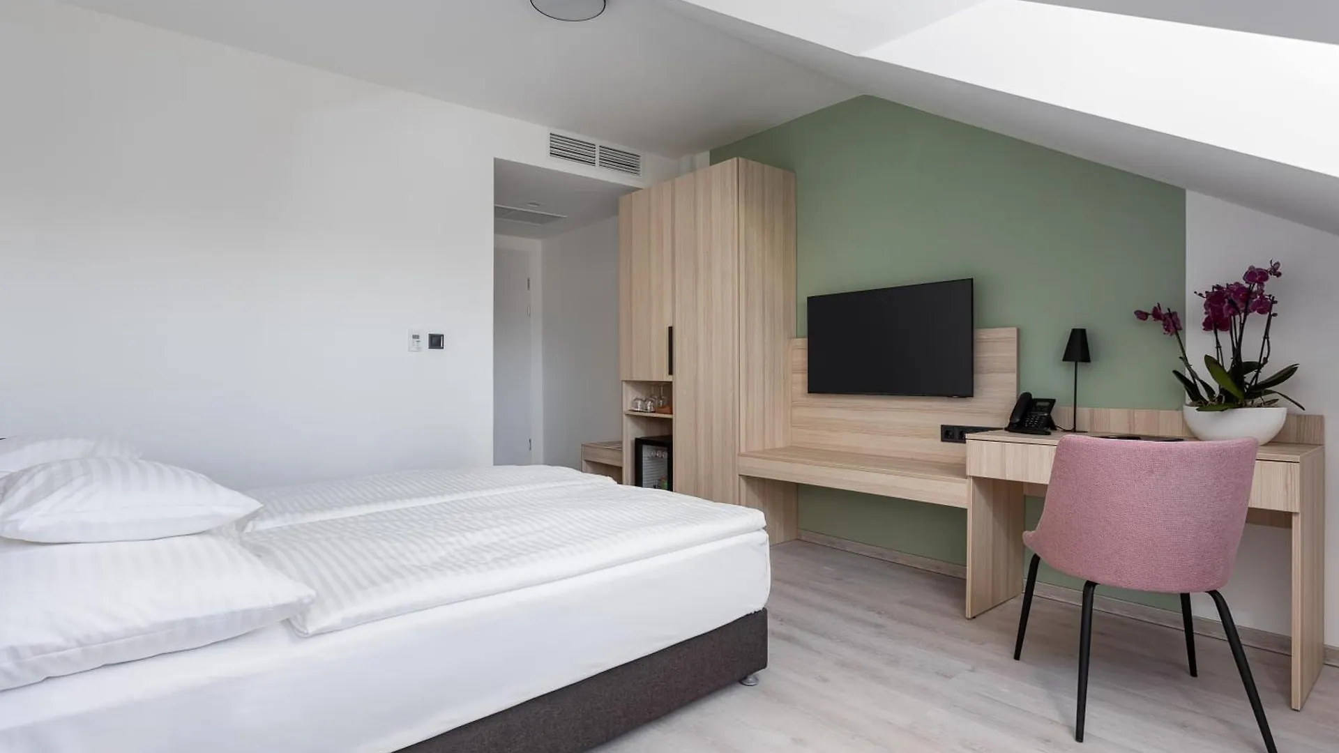 Hunguest Hotel Flora Eger 4*,  Hongarije