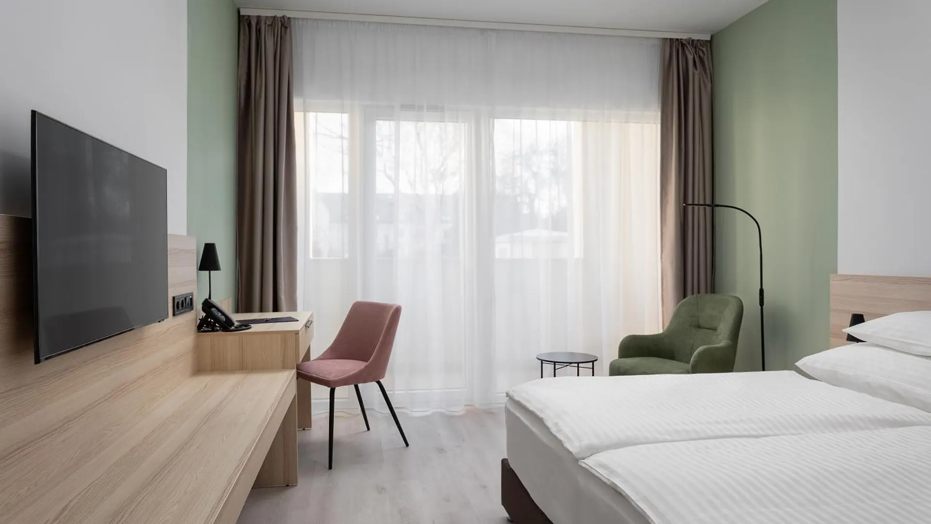 Hunguest Hotel Flora Έγκερ