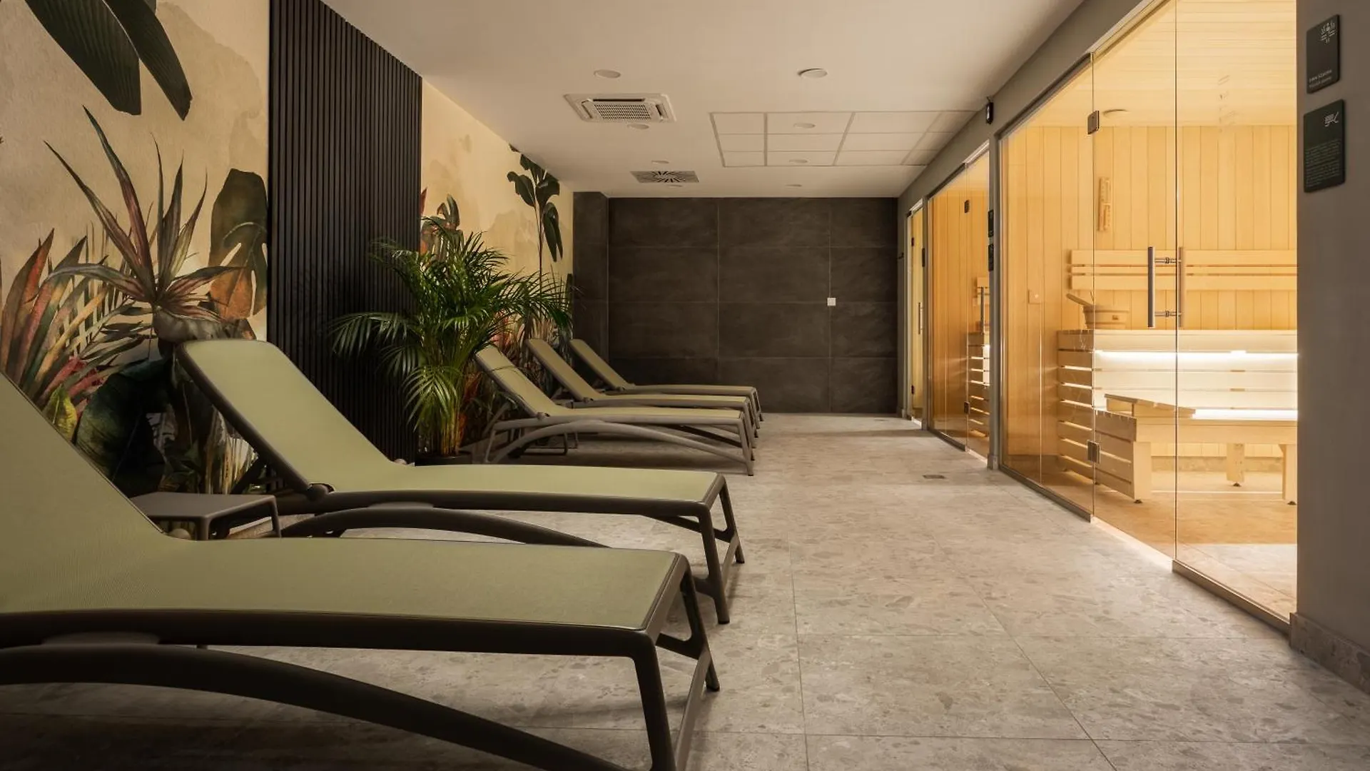 Hunguest Hotel Flora Έγκερ